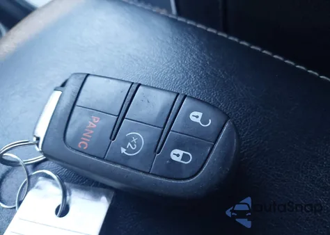 2018 Jeep Compass Latitude 4X4 из США, поврежденный, VIN 3C4NJDBB3JT167790